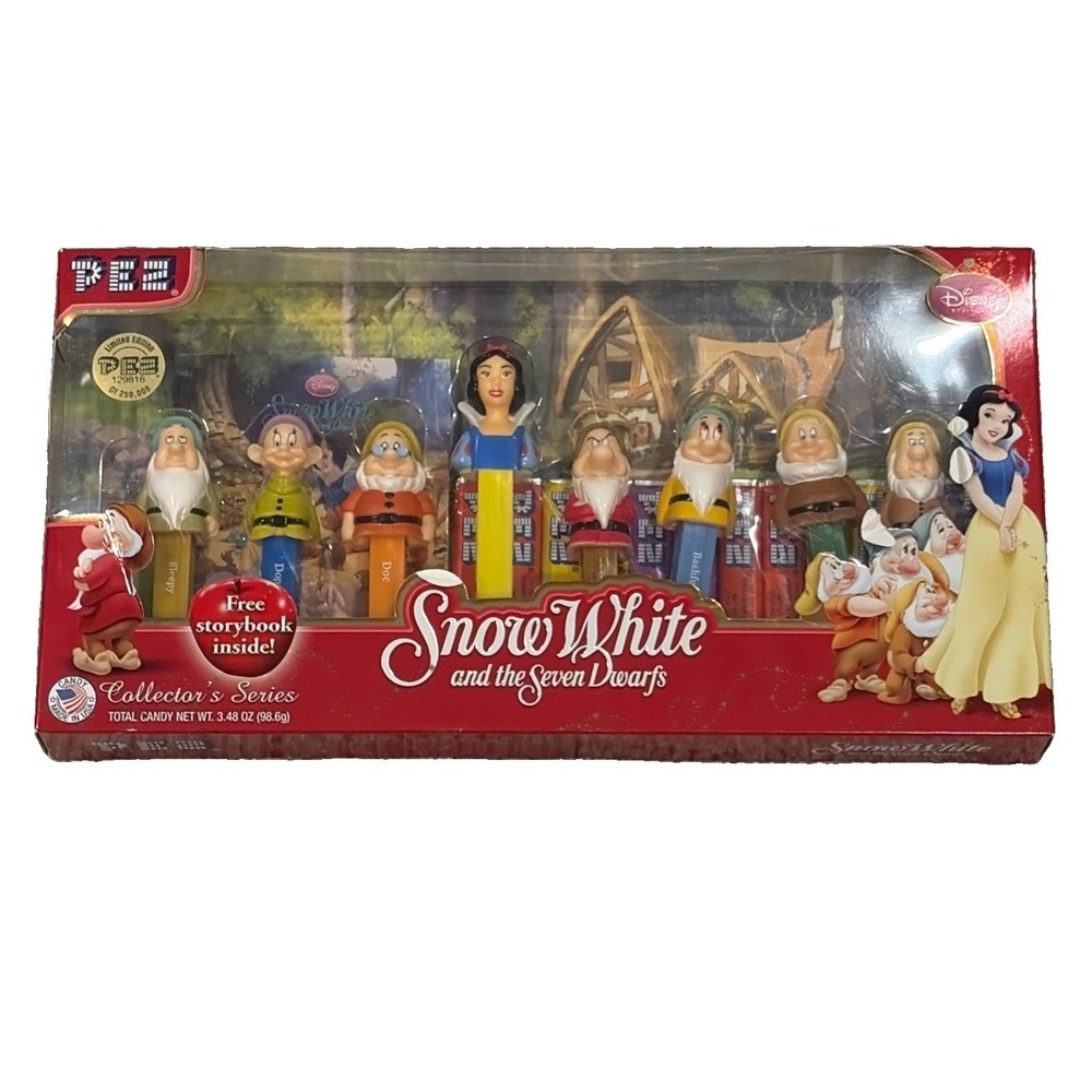 Snow White And The Seven Dwarfs PEZ dispensers New In Box With Candy & Book